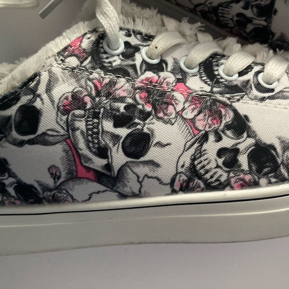 Floral Skull Womens SZ 8 Canvas Sneakers lace up Pink and White - Picture 3 of 11